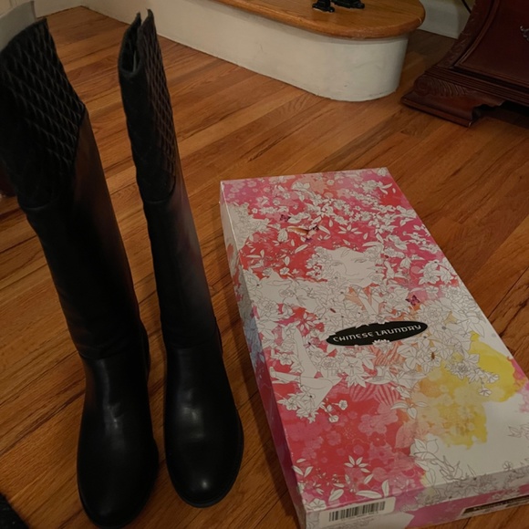 Black Boots - Picture 3 of 5